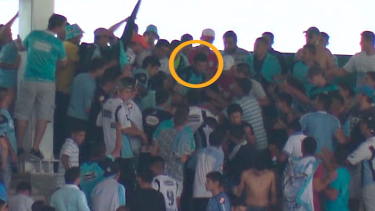 El Sapo Gómez, identificado en la tribuna.