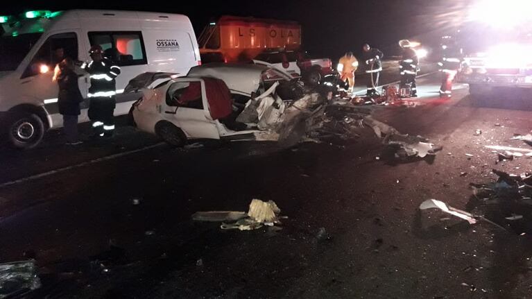 El sector derecho del auto quedó completamente destrozado.