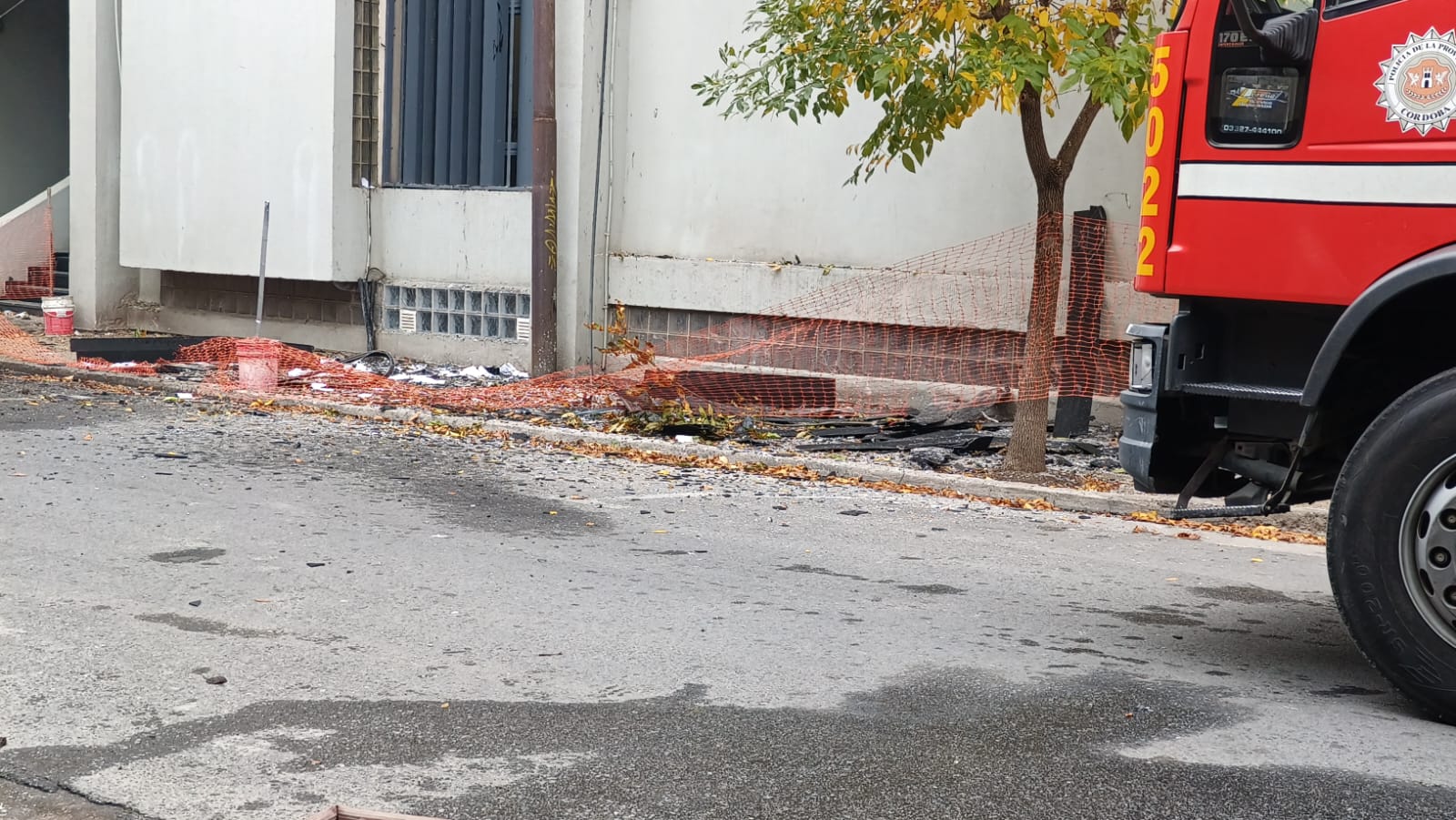 El segundo piso de la sede del Apross se incendió en pleno Viernes Santo.