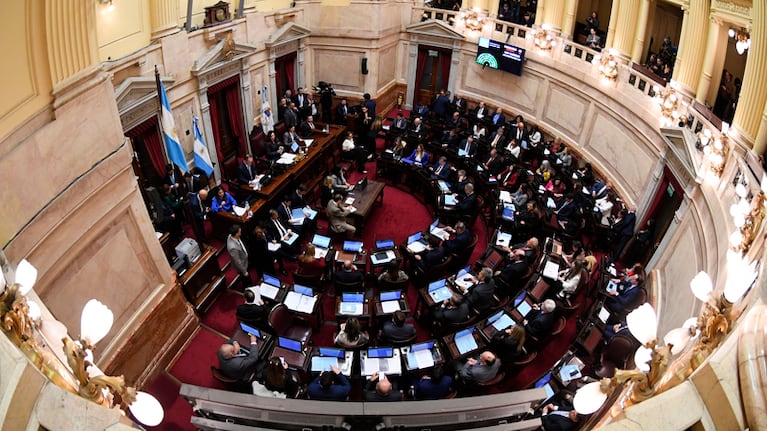 El Senado aprobó un nuevo aumento en las dietas de los legisladores.