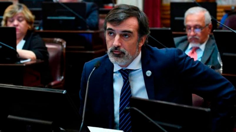 El senador aclaró que igualmente "está bien de salud". 