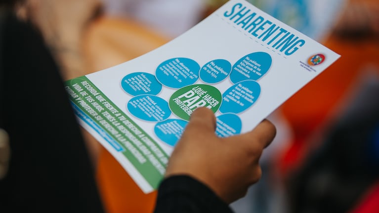 El sharenting o sobreexposición filial es el hábito de publicar en redes sociales imágenes y contenido sobre niñas, niños y adolescentes sin los debidos recaudos