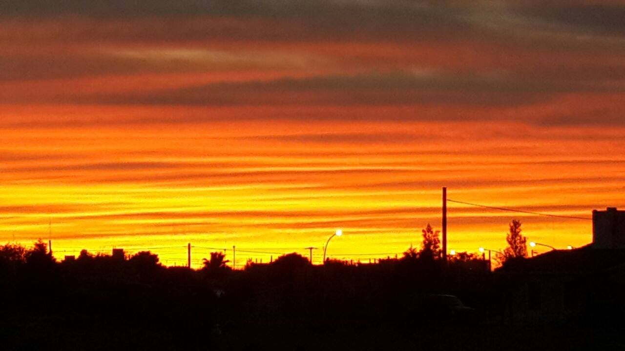 El Sol y la Luna se disputaro la mejor postal del cielo