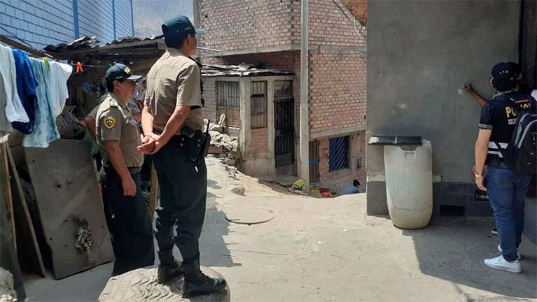 El sospechoso continua siendo buscado por la policía peruana.