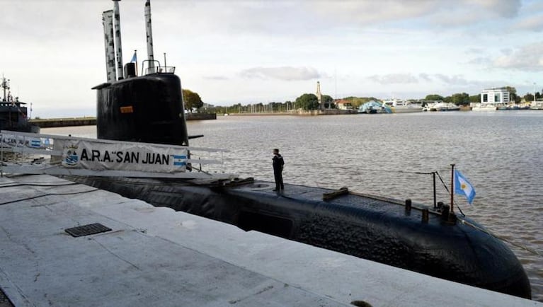 El submarino no aparece y analizan otros tres rastros