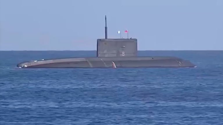 El submarino "Rostov del Don" lanzó varios misiles desde el mar. 