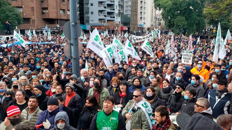 El Suoem realizó un acto en la explanada de la Municipalidad.