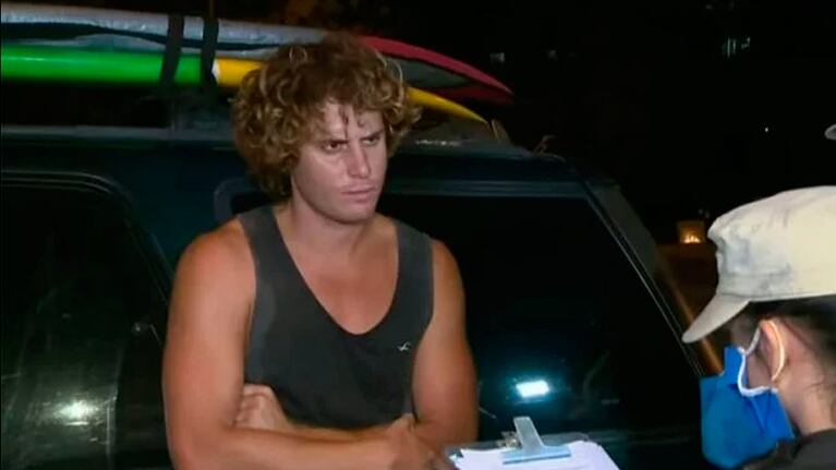 El surfer no podrá salir de su casa ni para comprar alimento.