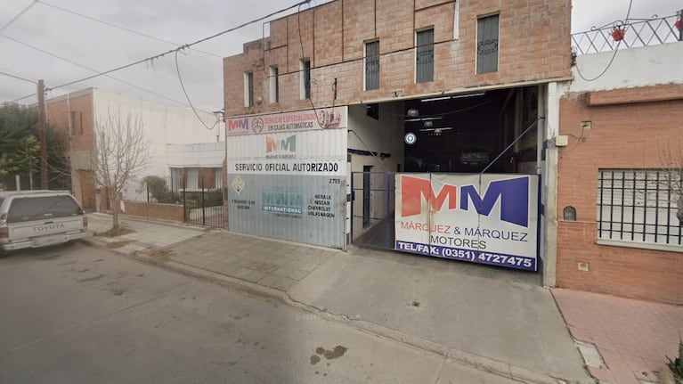 El taller mecánico del que robaron 4 vehículos.