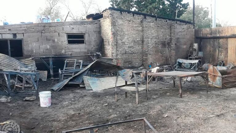 El taller quedó completamente destruido.