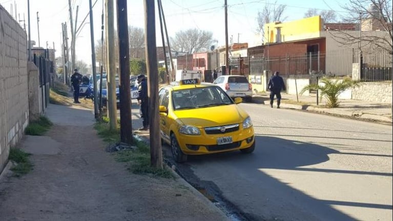 El taxista asaltado y apuñalado en Córdoba: "Corrió el plástico divisorio y sacó un tramontina"