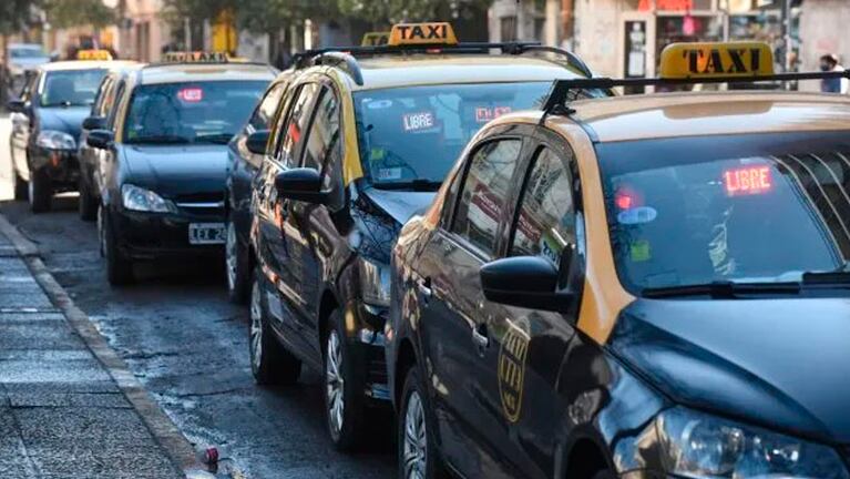 El taxista se convirtió en el "chofer" policial ante la falta de móviles. 