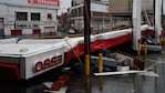 El techo de una estación de servicio se derrumbó en avenida General Paz y Humaitá en Liniers.