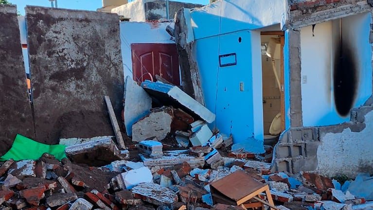 El techo y una pared se derrumbaron tras la explosión en Villa Nueva.