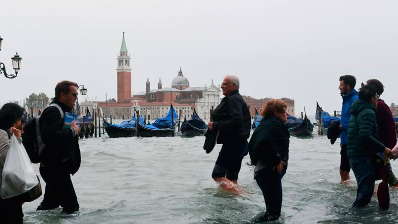 El temporal de lluvia, el viento y la marea dejaron a Venecia bajo el agua.