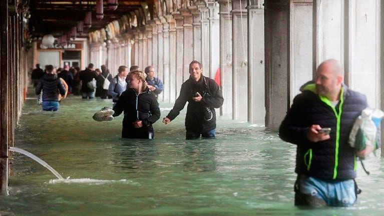 El temporal de lluvia, el viento y la marea dejaron a Venecia bajo el agua.