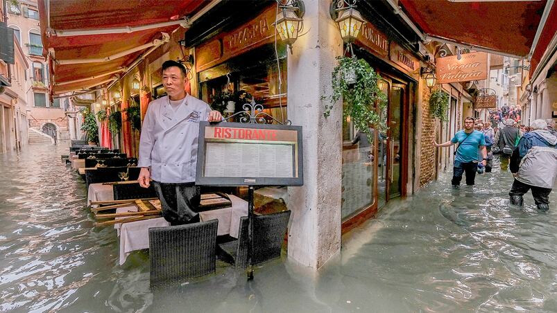 El temporal de lluvia, el viento y la marea dejaron a Venecia bajo el agua.