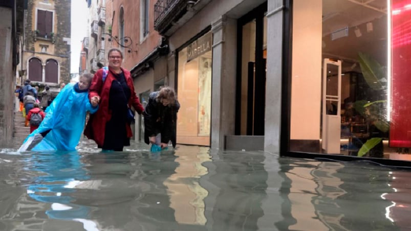 El temporal de lluvia, el viento y la marea dejaron a Venecia bajo el agua.