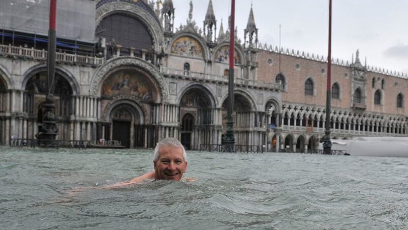 El temporal de lluvia, el viento y la marea dejaron a Venecia bajo el agua.