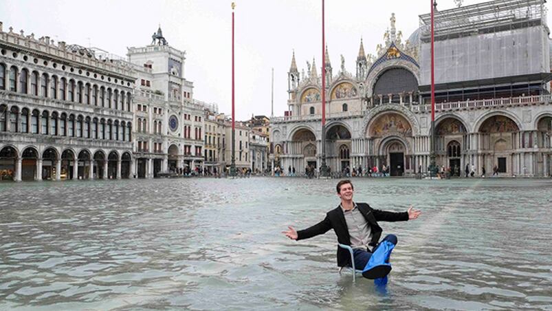 El temporal de lluvia, el viento y la marea dejaron a Venecia bajo el agua.