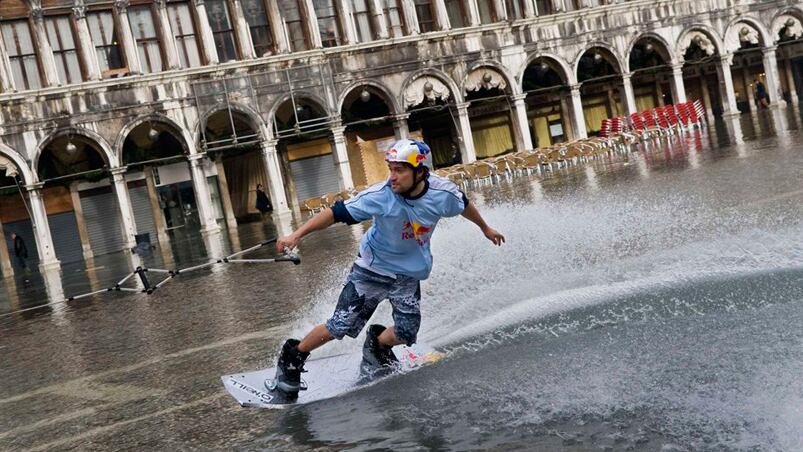 El temporal de lluvia, el viento y la marea dejaron a Venecia bajo el agua.