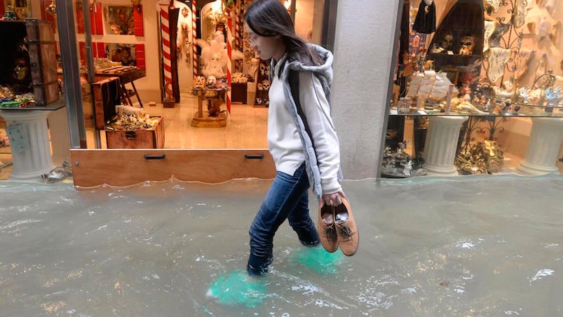 El temporal de lluvia, el viento y la marea dejaron a Venecia bajo el agua.