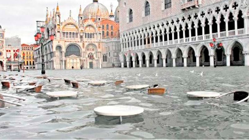 El temporal de lluvia, el viento y la marea dejaron a Venecia bajo el agua.