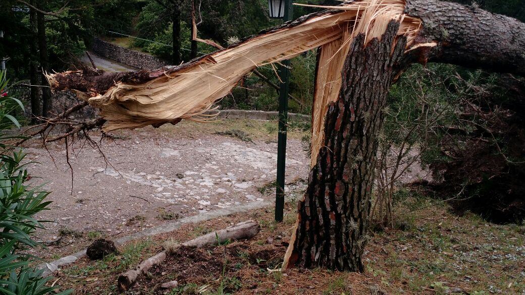 El temporal provocó destrozos en La Cumbre. Fotos: Karina Vallori.
