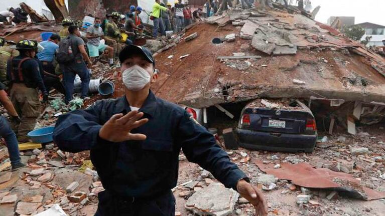 El terremoto de México dejó videos impresionantes del fuerte fenómeno y el comportamiento de la Tierra.