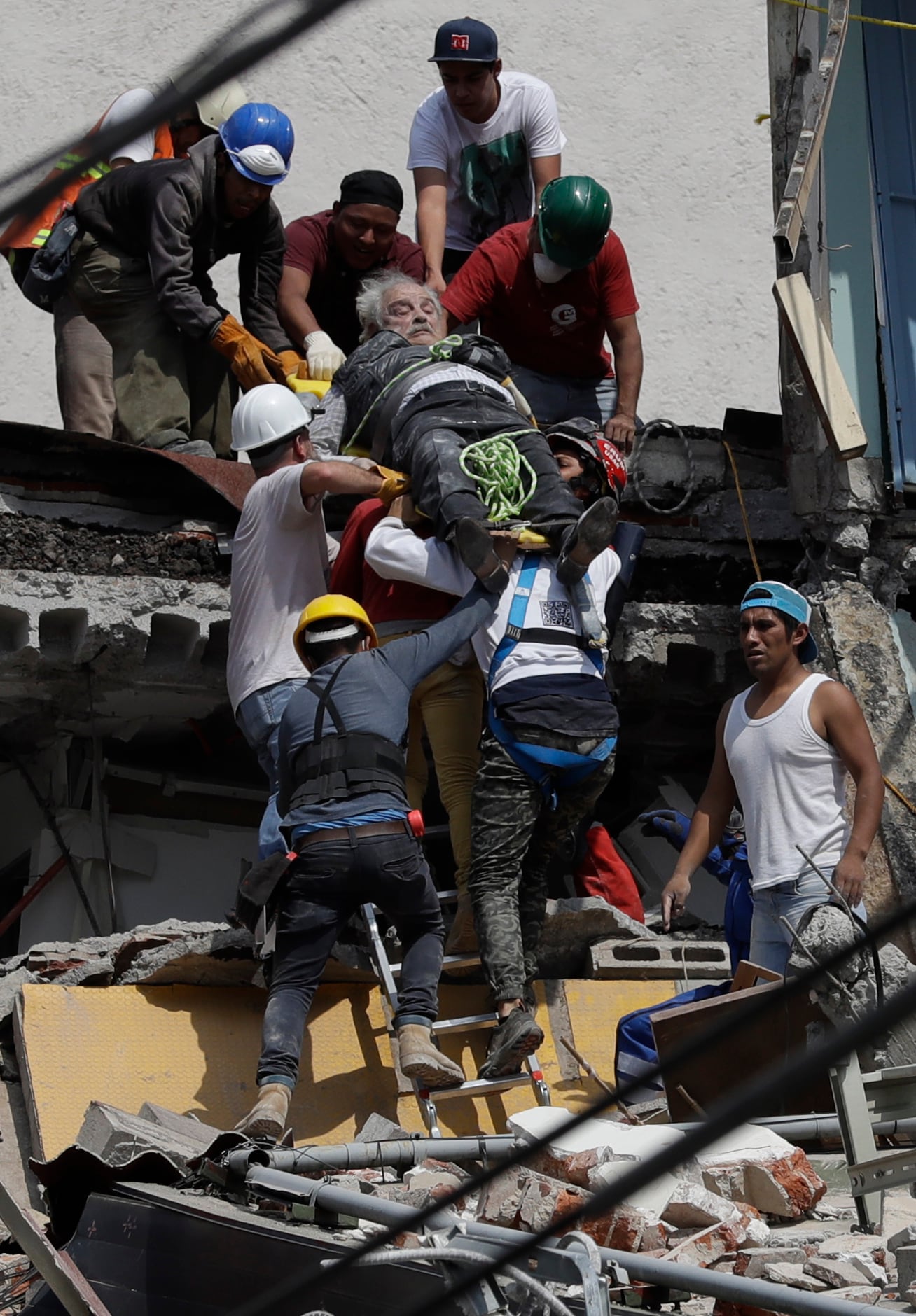 El terremoto dejó cientos de muertos y heridos en México. Foto: AP.