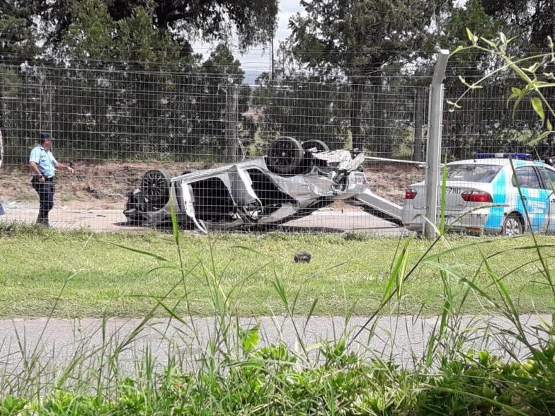 El terrible accidente le costó la vida a dos jóvenes.