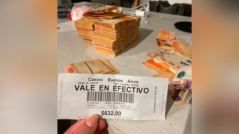 El ticket que le entregó la máquina a la joven. 