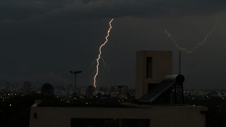 El tiempo otoñal llega de la mano de tormentas.