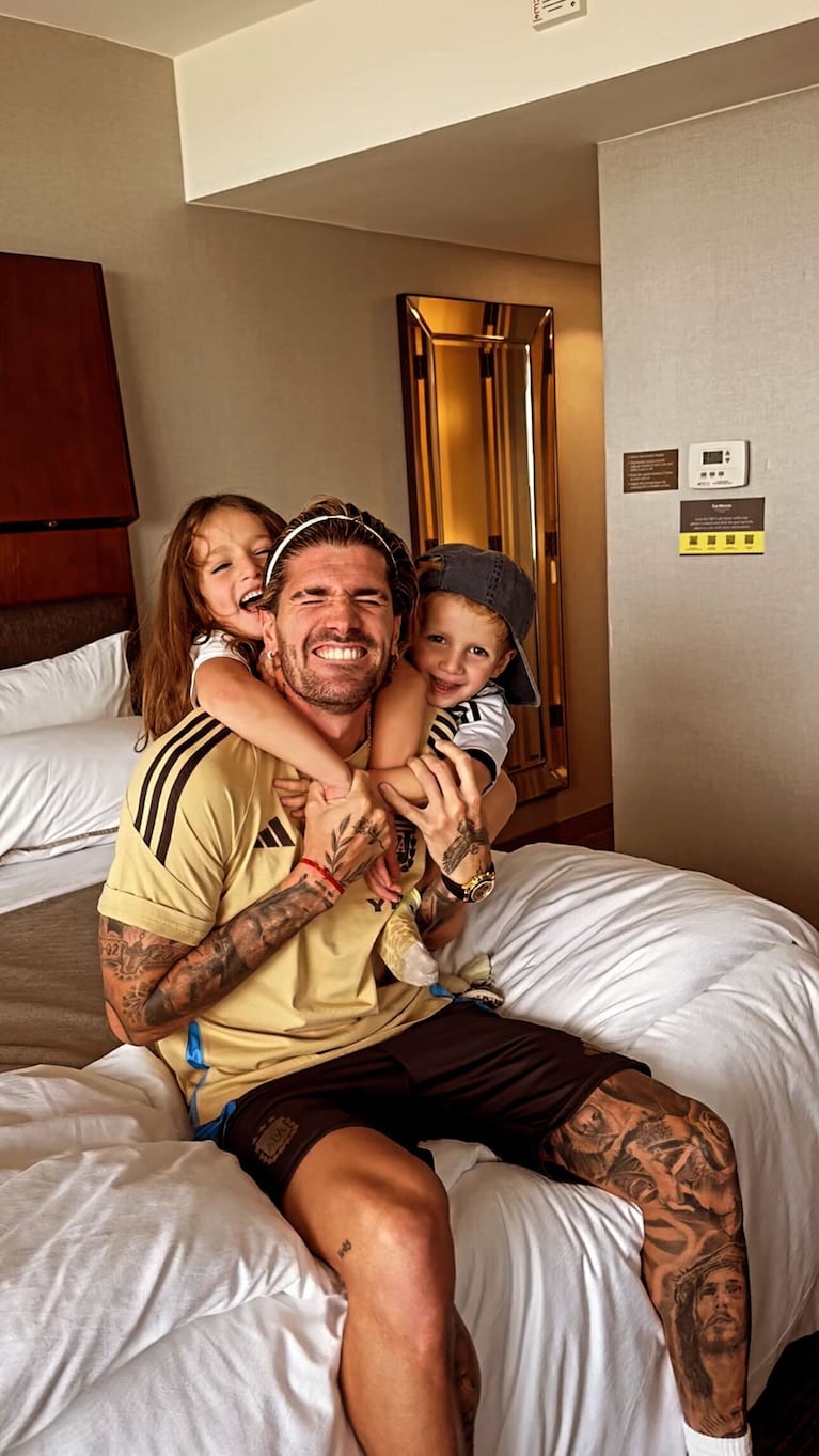 El tierno encuentro de Rodrigo de Paul con sus hijos (Foto: Instagram @rodridepaul)