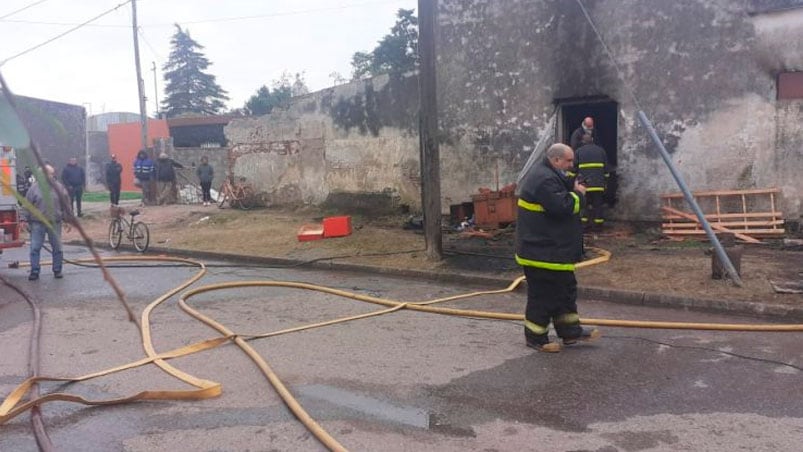 El tío de los niños se metió a la casa pero solo pudo rescatar a un sobrino. (Foto: Red Panorama)