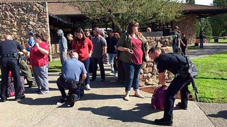 El tirador murió en el ataque y la policía busca a los malos consejeros. Foto: AP