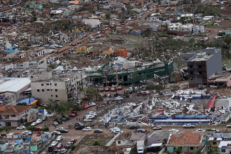 El tornado arrasó con la localidad en el sur de Brasil.