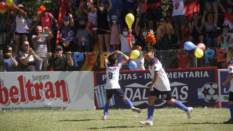 El torneo más lindo sigue su marcha a puro disfrute. Foto: Damián Reyna.