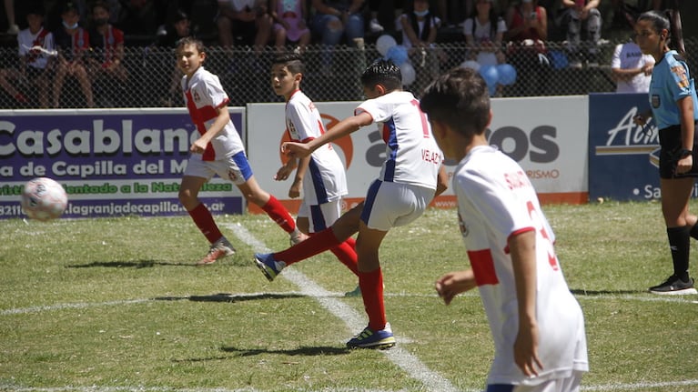 El torneo más lindo sigue su marcha a puro disfrute. Foto: Damián Reyna.