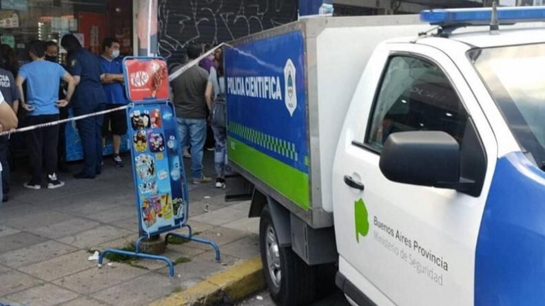 El trabajador fue ejecutado de cuatro balazos dentro de su negocio. 