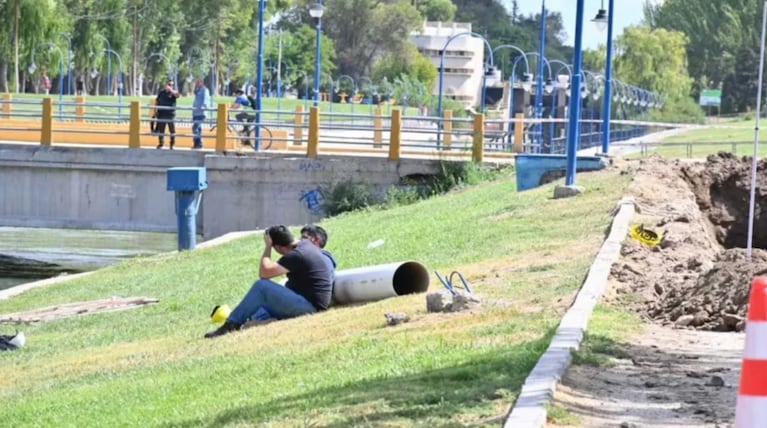 El trabajador murió tras quedar atrapado en las cloacas.