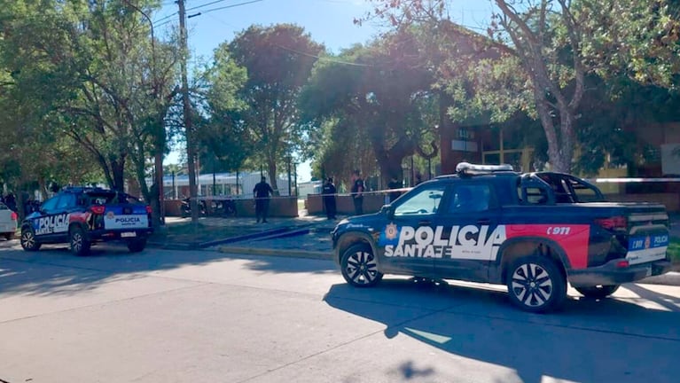 El trabajo de la Policía en la escuela del tiroteo fatal.