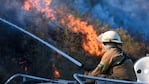 El trabajo incansable de los bomberos. Foto: Lucio Casalla / ElDoce.tv