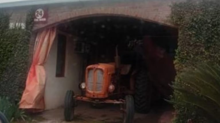 El tractor estaba estacionado en un hotel alojamiento de Santa Fe.