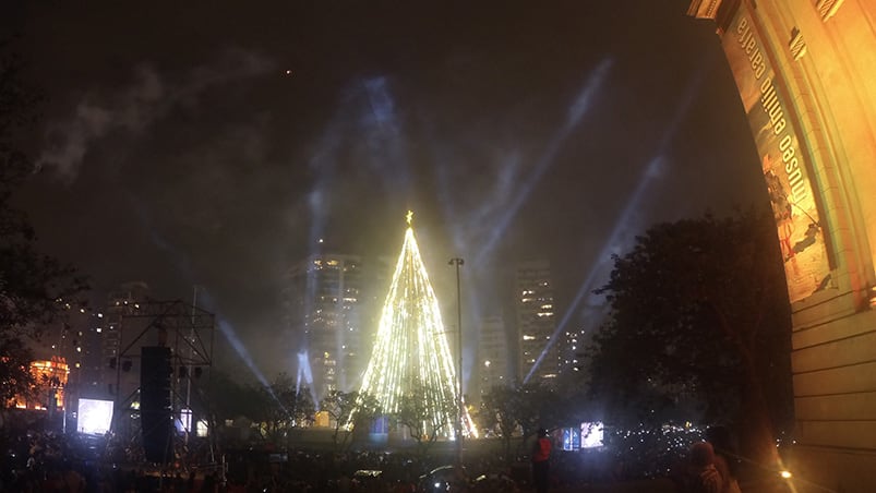 El tradicional símbolo navideño se encendió por octavo año consecutivo. Foto: Lucio Casalla / ElDoce.tv