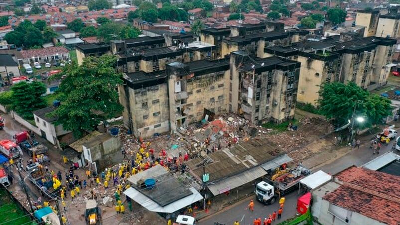 El trágico derrumbe se produjo en la ciudad de Recife. Foto: Reuters.