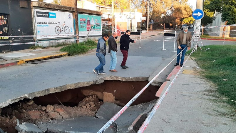 El tránsito permanece cortado en calle Martín de Fonseca. Foto: Francisco Arias / El Doce.