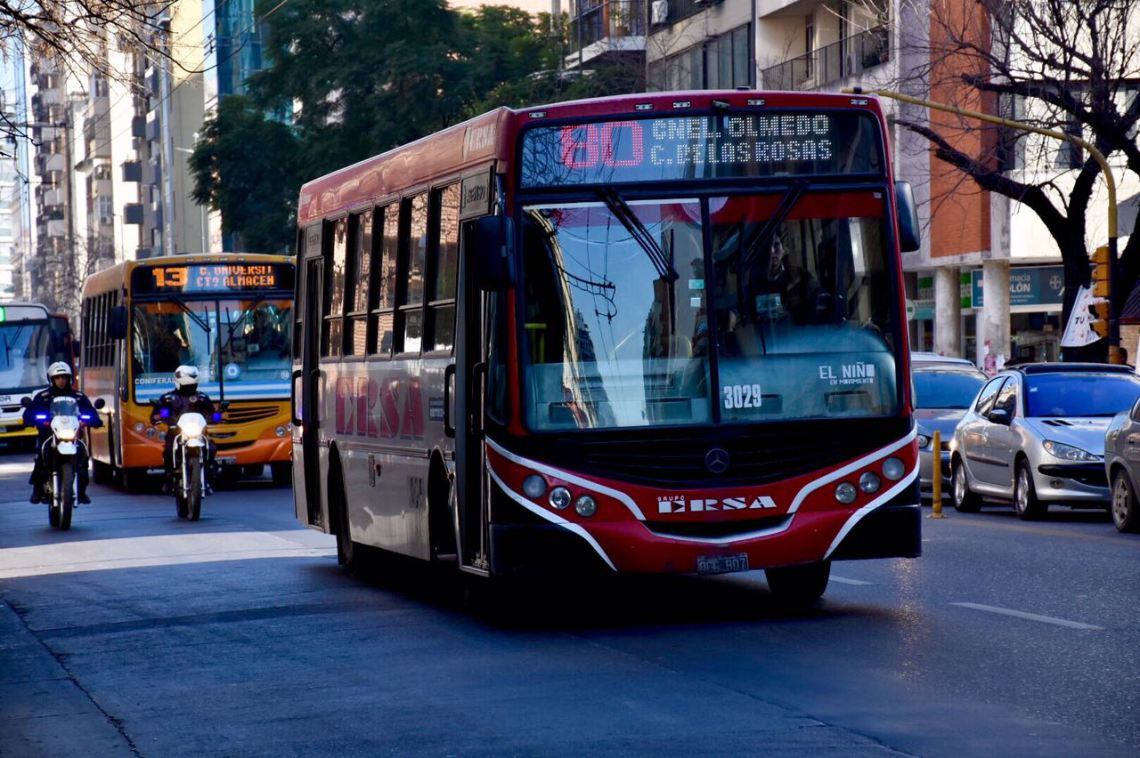 El transporte urbano será gratuito el domingo. 