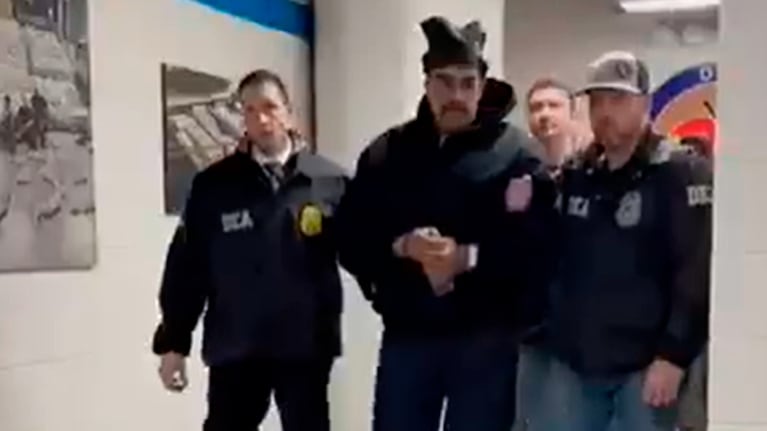 El traslado de Maduro detenido escoltado por agentes de la DEA.