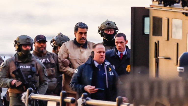 El traslado de Nicolás Maduro para su primera declaración ante el tribunal en Nueva York.